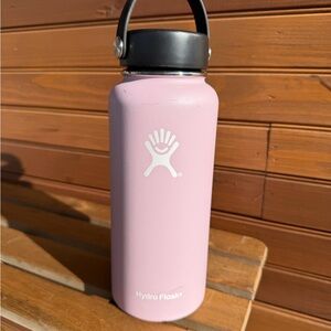 Hydro Flask Lavender Bottle with Black Lid